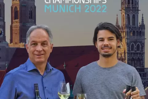 Ralf (links) und Christian Anselmann präsentieren die Weine, die sie für das Sportereignis stellen.