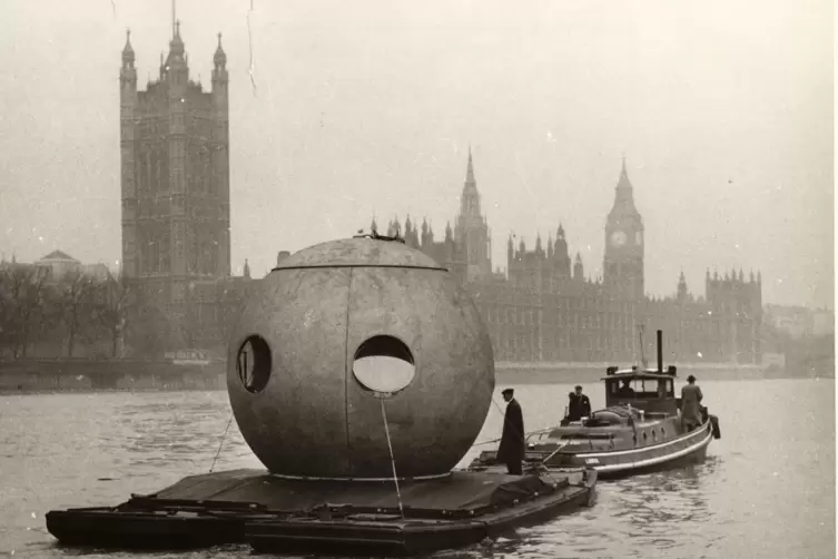 1957 schipperte das Jockgrimer Kugelhaus auf der Themse durch den Londoner Nebel zu einer Ausstellung. 