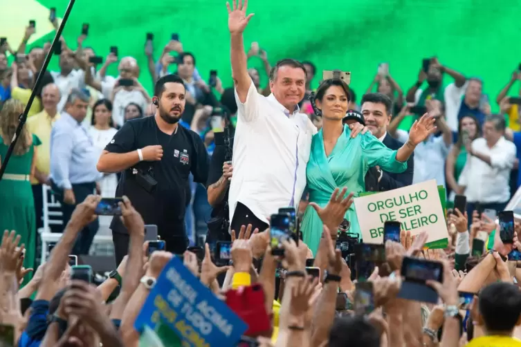 Jair Bolsonaro mit seiner Frau Michelle beim offiziellen Beginn des Wahlkampfes am Sonntag.
