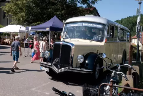 Es gibt drei zusätzlich Termine, um mit dem Oldtimerbus durch die Alte Welt zu fahren.