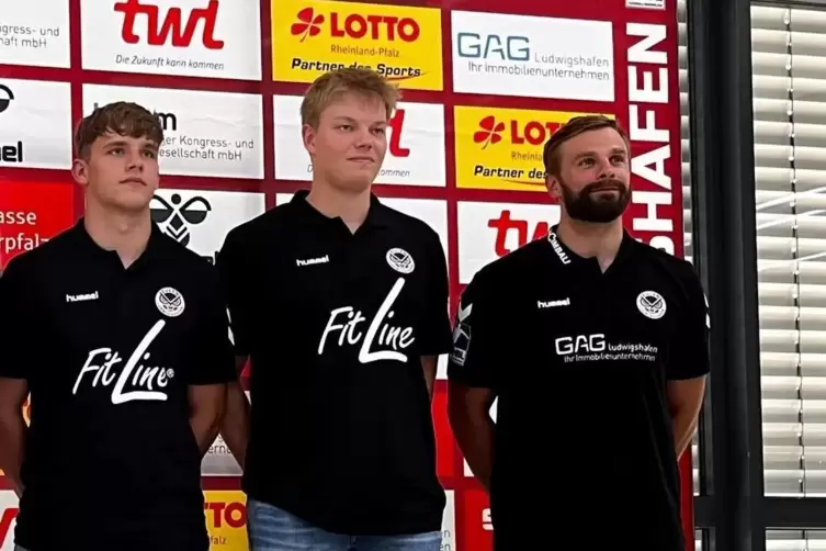 Andrej Kogut (rechts) bei der Saisoner&ouml;ffnungs-Pressekonferenz am Dienstag. 