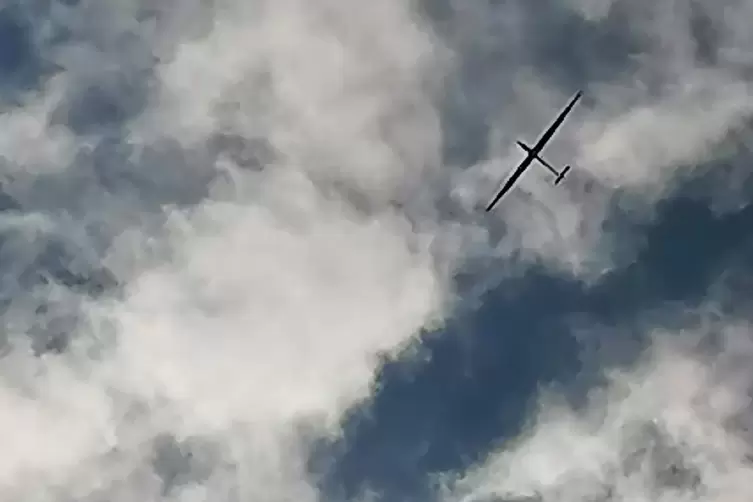 F-Schlepp nennt man es, wenn ein Motorflugzeug (links) einen Segelflieger in die Luft bringt.