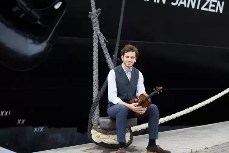 Emmanuel Tjeknavorian, in diesem Jahr Preisträger in Residence der Festspiele, hat ein Programm rund um den Mythos Mozart-Geige 