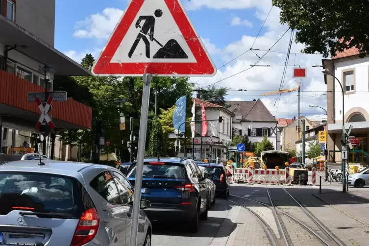 Achtung Baustelle: Beim Fahren durch die Mannheimer Straße ist derzeit Vorsicht geboten. 