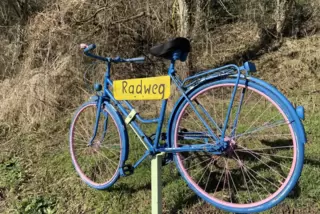 Wegweiser am Glan-Blies-Radweg bei Nanzdietschweiler.