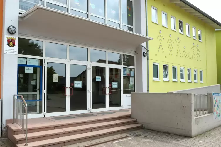 Der Eingang zur Grundschule Rheinzabern. 