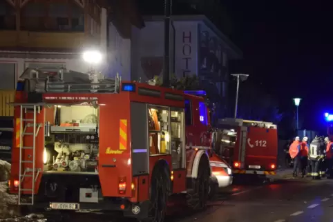 Die Feuerwehr war mit sieben Fahrzeugen im Einsatz. 