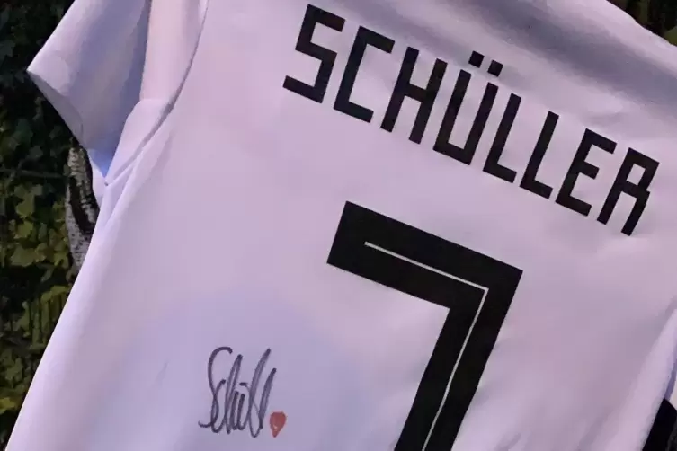 Ein Jersey mit einer besonderen Geschichte: Lea Sch&uuml;ller 