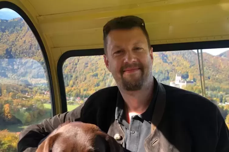 Martin Blankemeyer und sein Hund Bonnie. Der 51-Jährige hat seine Wurzeln in der Kurstadt. 