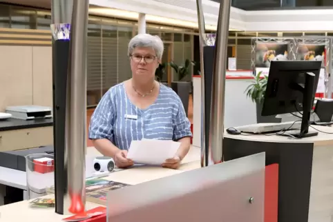 „Sind Sie angerufen worden?“, hat Ursula Nungesser eine Kundin gefragt, die 20.000 Euro abheben wollte. 