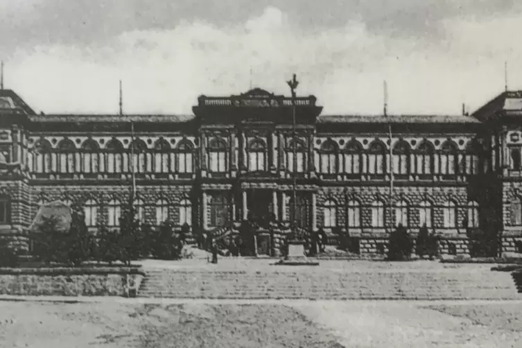 Das 1875 bis 1880 errichtete Pfälzische Gewerbemuseum, ab 1927 Landesgewerbeanstalt, heute Museum Pfalzgalerie in Kaiseslautern,