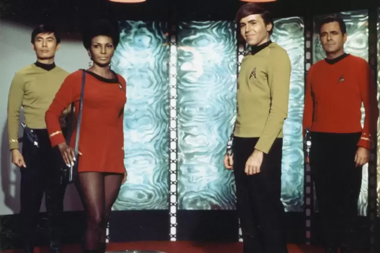 Ganz selbstverständlich allein unter Männern, auch beim Außeneinsatz: Nichelle Nichsols als Uhura in „Star Trek“ (zu deutsch dam