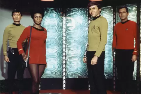 Ganz selbstverständlich allein unter Männern, auch beim Außeneinsatz: Nichelle Nichsols als Uhura in „Star Trek“ (zu deutsch dam