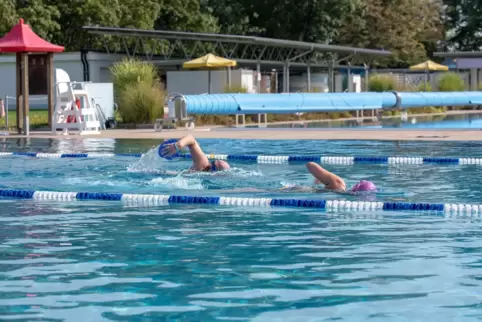 Den Schwimmpark zu sanieren und zu erhalten, ist beiden wichtig. Momentan ist das Bad geschlossen. 