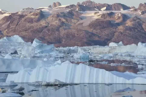 Ein möglicher Kipppunkt: Das Festlandeis auf Grönland schmilzt – der Meeresspiegel steigt. 