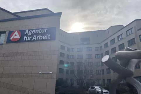 Unternehmen suchen weiterhin Fachkräfte, sagt Peter Weißler, Leiter der Agentur für Arbeit Kaiserslautern-Pirmasens. 