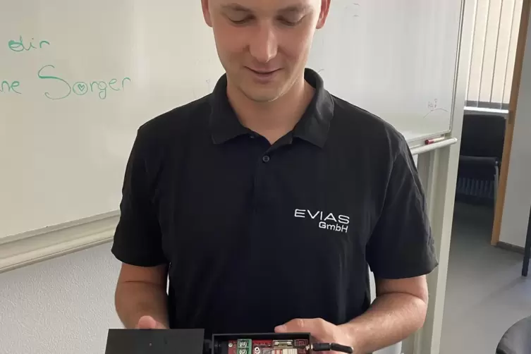 Jan Glensk hat einen intelligenten Sensor entwickelt, der die industrielle Produktion optimieren soll. 