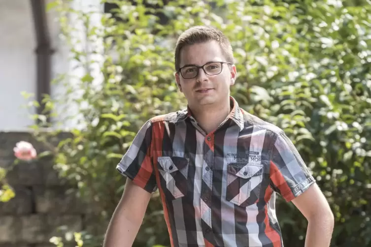 Dominik Schek erl&auml;utert die Ziele des Projekts.