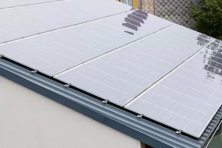 Möglichst große Dachflächen möchte die Genossenschaft künftig zum Nutzen der Besitzer und der Umwelt mit Photovoltaikanlagen bew