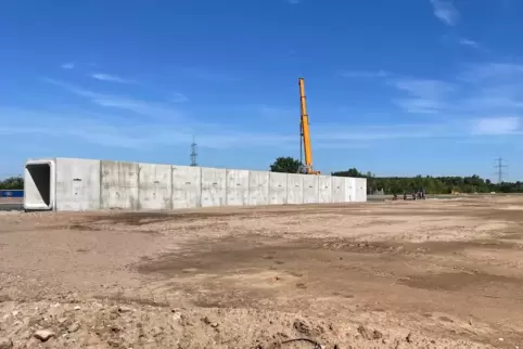 Tunnel aus Beton entstehen derzeit zwischen der Bundesstraße 9 und dem Rheinufer. 