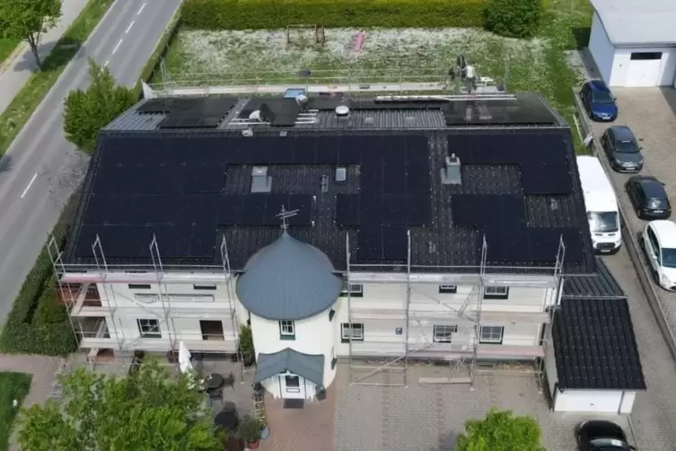 Turmstube Dossenheim: Beim Bau der Photovoltaikanlage auf dem Dach war die Firma Pionieer Consulting federführend. 