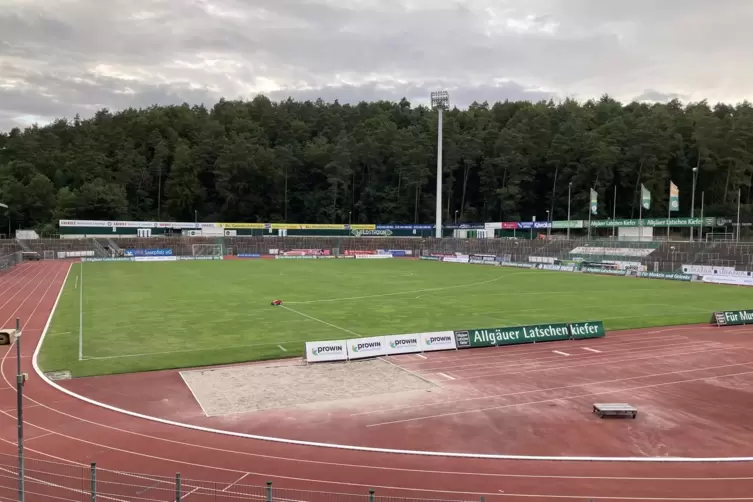 Mit der Sanierung des Waldstadions solle die „Drittliga-Tauglichkeit“ des FC Homburg gefördert werden, so Hochbauamt-Abteilungsl