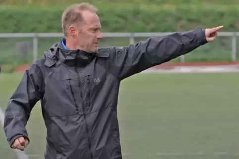 Findet Trainer Michael Acker den richtigen Weg für den TuS Wachenheim in der neuen Saison in der Fußball-B-Klasse? 