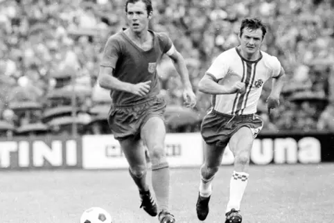 Zwei Stars der 60er: Franz Beckenbauer und Will Lippens, der wegen der schlechten bezahlung anfangs in einem Kämmerchen im Stadi