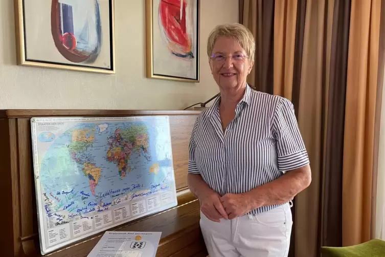 Für 32 Jahre im Vorstand der Landfrauen wurde Inge Melber mit der goldenen Stadtehrennadel ausgezeichnet. 