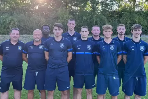 Der SC hat das obere Tabellendrittel im Visier (von links): Markus Leistner (Sportlicher Leiter), Trainer Norbert Prehn, Louis G