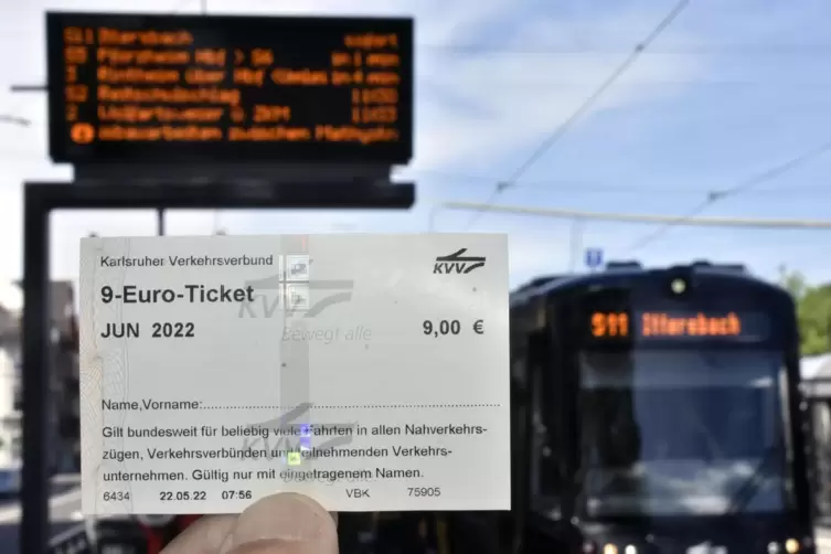 Das günstige 9-Euro-Ticket erfreut sich in der Region großer Beliebtheit. 