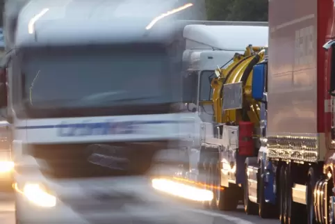Beim Überholen eines Lkw auf der K13 hätte es beinahe gekracht, 