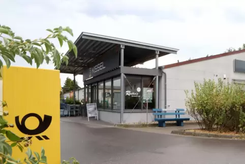 Im Edeka-Kissel-Markt befinden sich eine Post-Filiale und eine Bäckerei. 