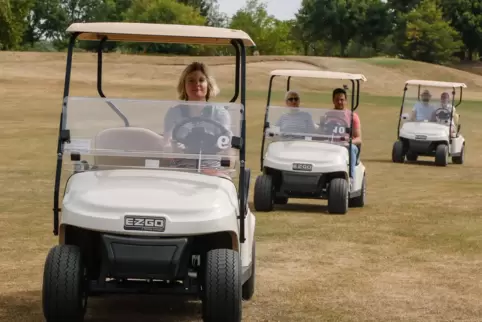 Mit dem E-Kart beim Golfclub am Donnersberg unterwegs. Mit dem E-Kart beim Golfclub am Donnersberg unterwegs.