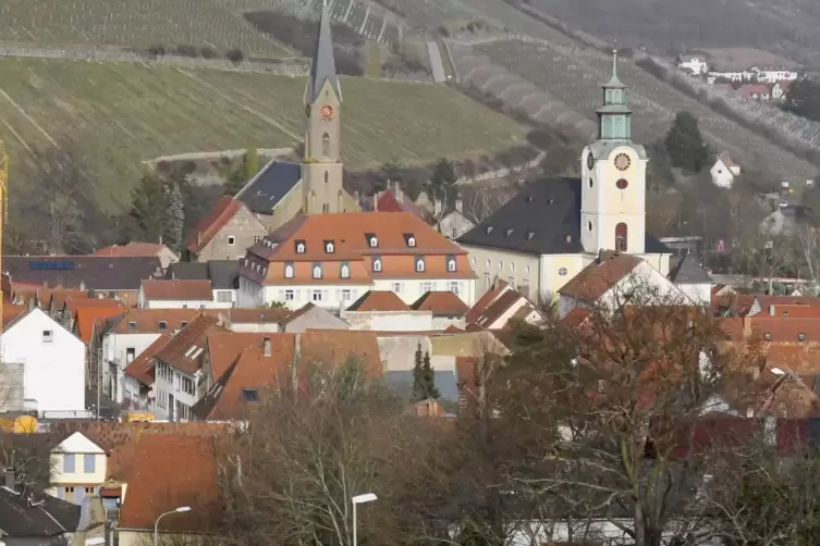 Blick auf die Stadt Obermoschel: Ein früherer Bürgermeister kommt dort jetzt noch einmal zu Ehren. 