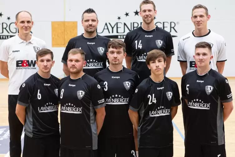 Die Trainer und die „Neuen“: Trainer Sebastian Wächter, Steffen Kiefer, Nils Bechtel, Co-Trainer Patrick Schulze, Yannik Kötz, J