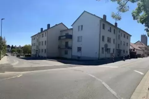 Die Vollsperrung mitten in der Stadt ist aufgehoben. Die Vollsperrung mitten in der Stadt ist aufgehoben.