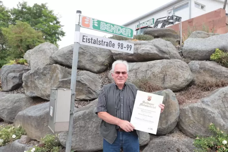 Der Garten- und Landschaftsbauer Dieter Bender, Gründer der gleichnamigen Firma in Mertesheim, hat kürzlich seinen Goldenen Meis