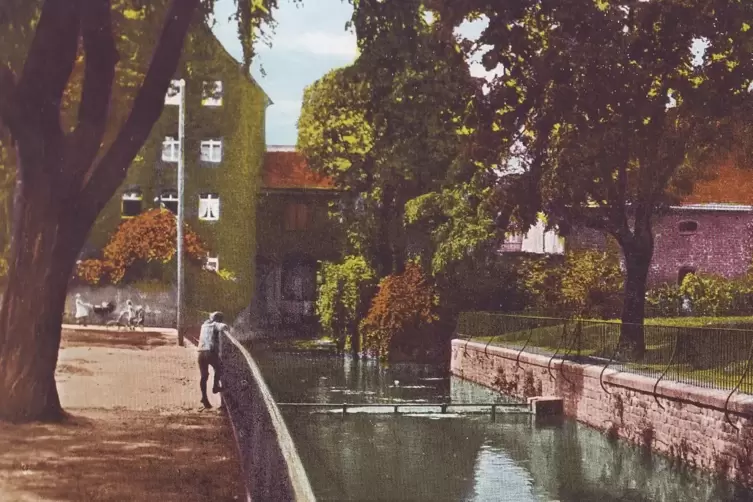 Eine Ansichtskarte zeigt den Blick vom Parsevalplatz aus nach Westen, wie er sich zu Beginn der 30er-Jahre bot. 