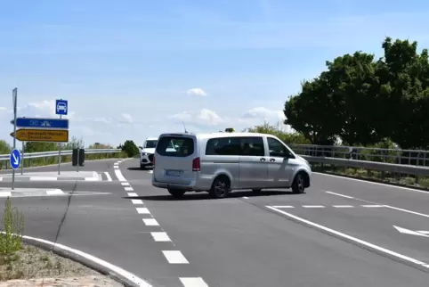 „Man sieht den Verkehr erst ganz spät“, findet Leser Oswald Guhmann. 