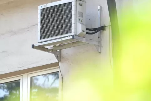 Durch eine um wenige Grad höhere Temperatur kann bei Klimaanlagen merklich Energie eingespart werden. 