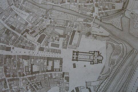 Historische Karte von 1821: Hier sind Baumreihen zwischen Dom und Geschirrplätzel eingezeichnet.