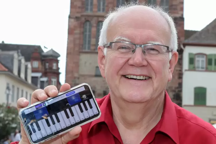 Hat sein Klavier als Handy-App immer mit dabei: Thomas Daub.