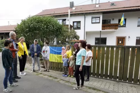 Die Familien Pivovar und Belakov sind nach ihrer Flucht aus der Ukraine im Landhotel Schoner auf dem Stüterhof untergekommen. Da