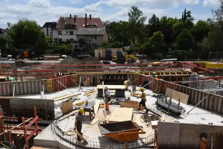 Ein Bild davon, wie es auf der Baustelle der künftigen Therme in Bad Dürkheim vorangeht, können sich Leserinnen und Leser bei de