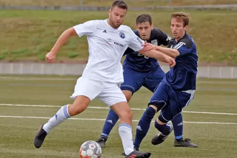 Spielertrainer: Tobias Haffke (weißes Trikot) kann beim FVF II sowohl im Feld als auch im Tor aushelfen. 