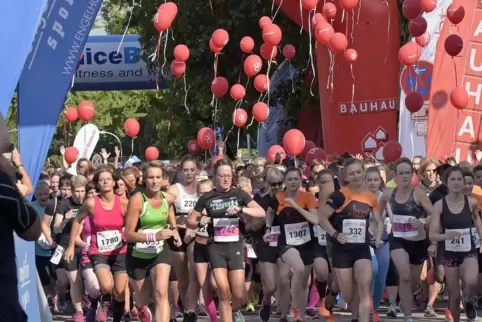 Der Start des Frauenlaufs 2018: Auch am 16. September geht es am Hans-Reschke-Ufer los. 