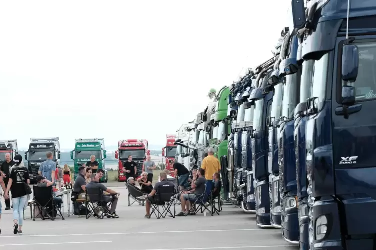 Beim ersten Airfield Truckfest 2019 waren 170 Brummis auf dem Flughafengelände versammelt.