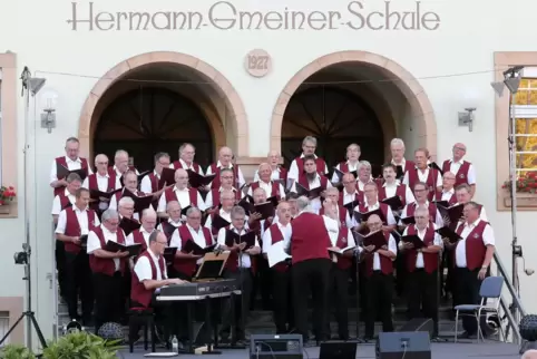 2019: Open-Air-Konzert vor der Schule in Waldsee.