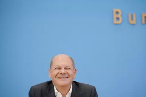 Nach seinem Allgäu-Urlaub zeigte sich Kanzler Olaf Scholz (SPD) entspannt in der Bundespressekonferenz – meistens jedenfalls.
